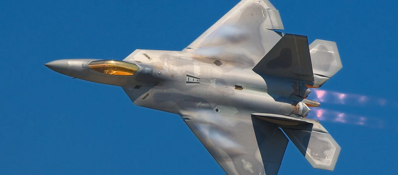 Δεκάδες F-22A στον Ειρηνικό στέλνουν οι ΗΠΑ για άσκηση με το «βλέμμα» στην Κίνα
